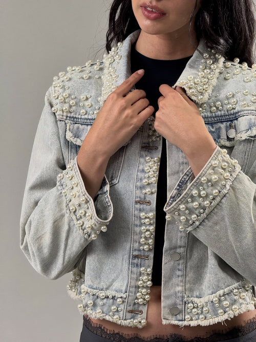 Giacca in denim con perle cucite a mano – Edizione limitata