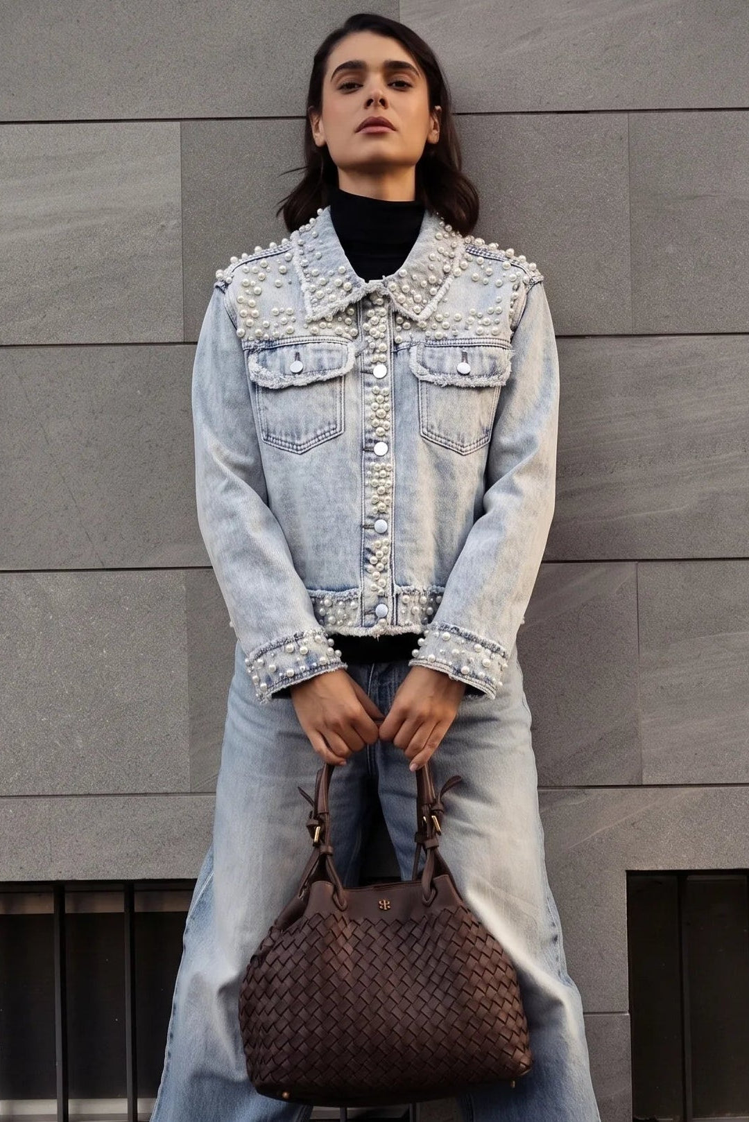 Giacca in denim con perle cucite a mano – Edizione limitata