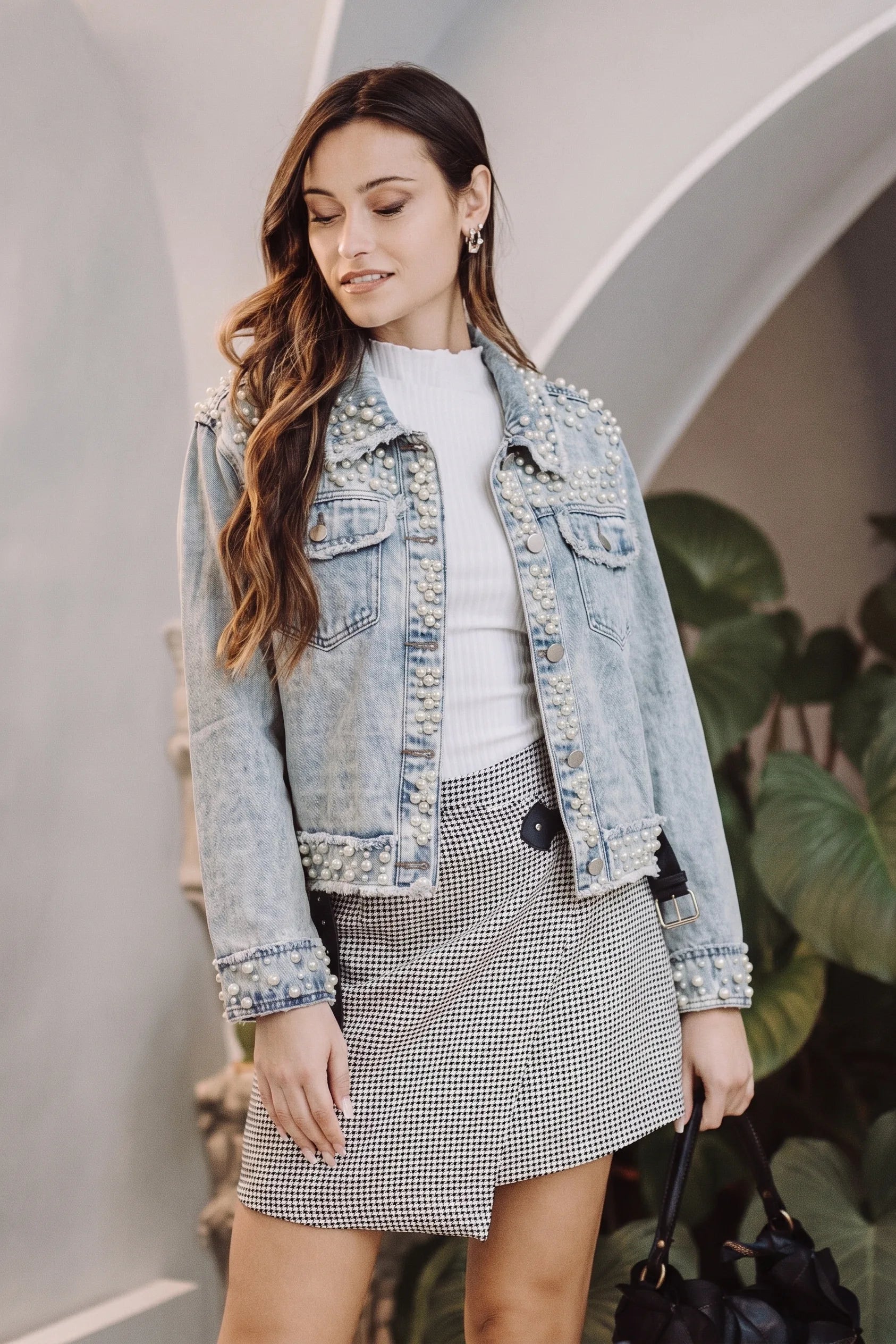 Giacca in denim con perle cucite a mano – Edizione limitata