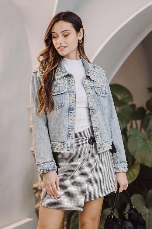 Giacca in denim con perle cucite a mano – Edizione limitata