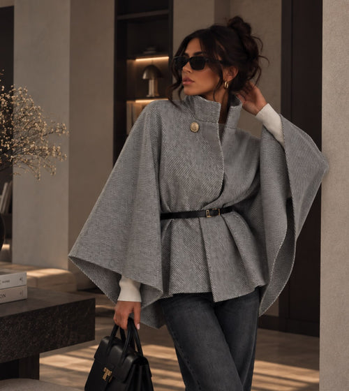 Poncho Mantella Ginevra – Testurizzato con Cintura e Bottone Oro